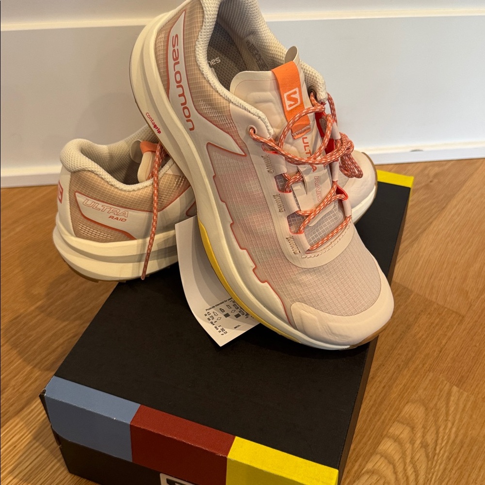 Salomon Coral and Beige Running Shoes - Picture 3 of 6
